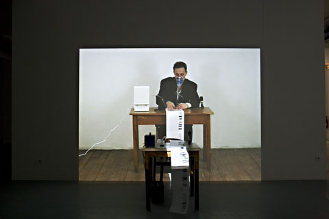 Detach — identical City, Bello BENISCHAUER